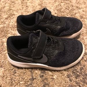Boys Nike tennis shoe